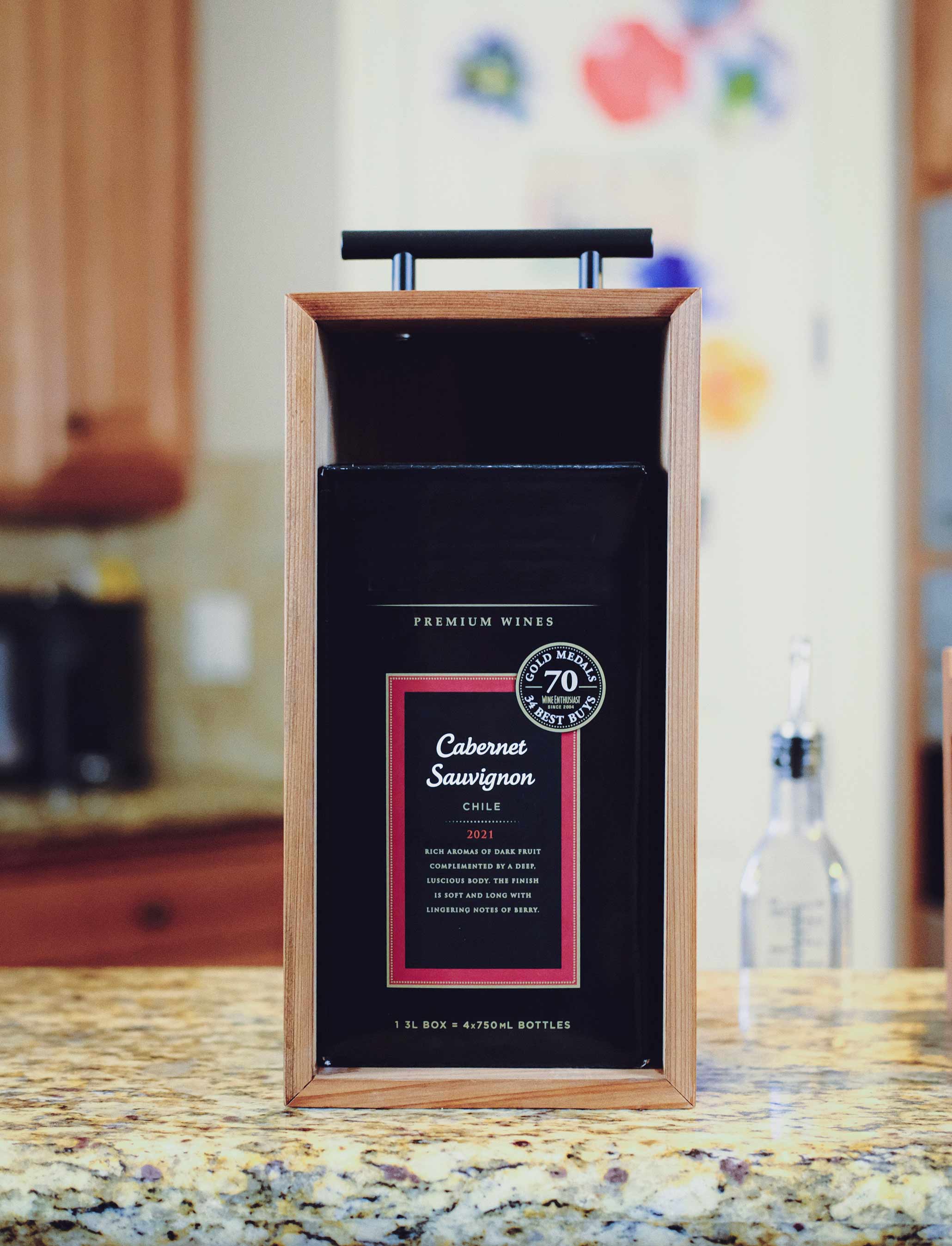 Weekend walls beverage dispenser with black box 3l wine box inside